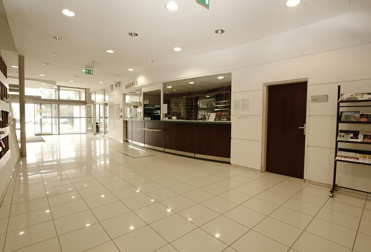 Kolej Akademie Hotel เบอร์โน ภายนอก รูปภาพ